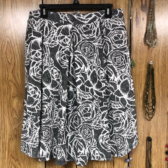 LuLaRoe Dresses & Skirts - LuLaRoe Black and white floral Madison Skirt
